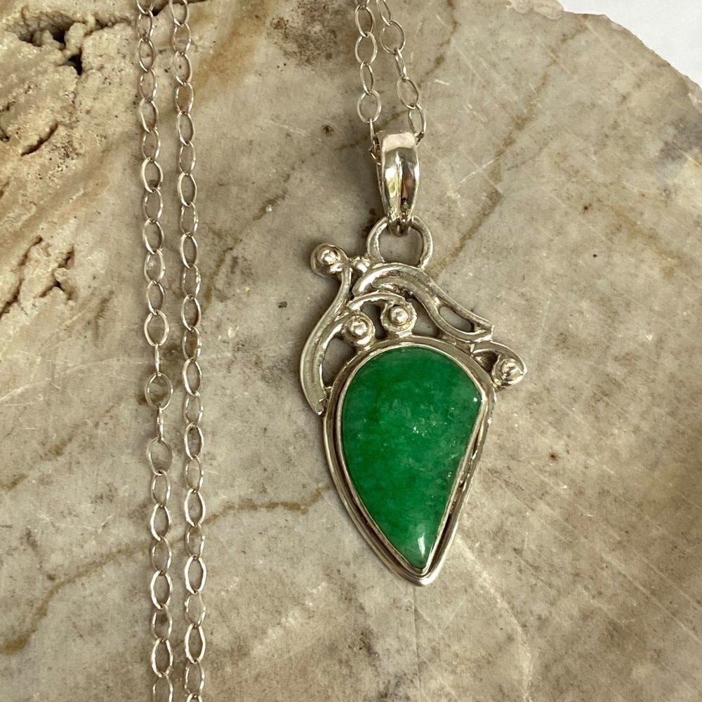 Sterling Silver 925 Modernist Bezel Set Dyed Green Quartz Pendant Necklace 18"